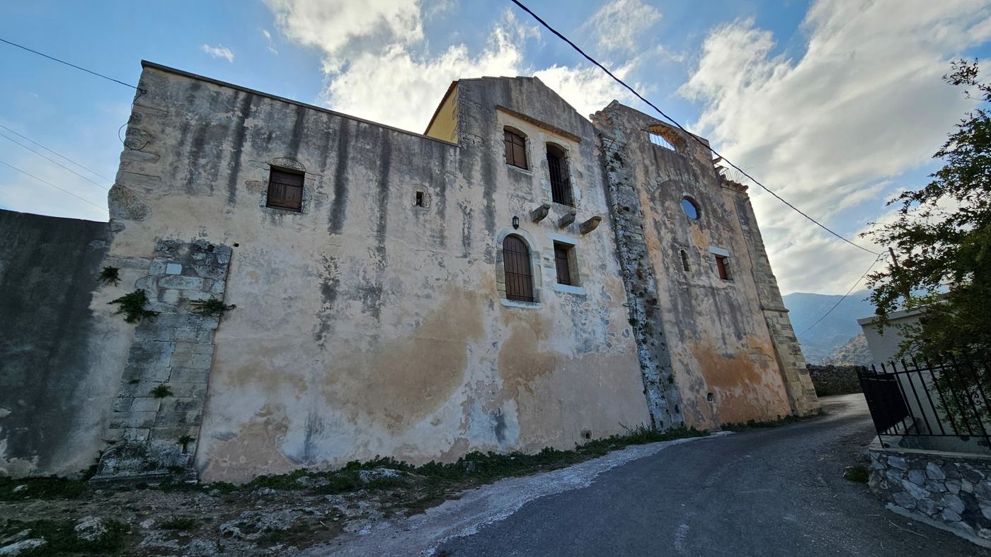 Alidakis Chateau at Embrosneros